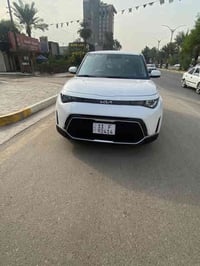 كيا صول موديل ٢٠٢٤ السيارة جديده ماشيه ٧   الاف فقط  رادار خلفي وامامي...