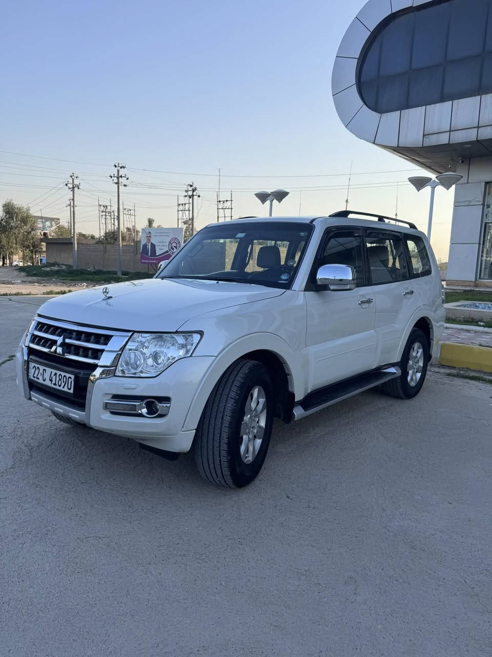 بسم الله الرحمن الرحيم
للبيع باجيرو موديل 2017 
الموصفات حبتور المعروفه
فول فول 1/1
السياره مكفول عام من الضربة والصبغ والتكحيل والخدوش 
المحرك والگير برغي مامفتوح علي وضع 
الشركة بصورة جيدة جدا 
السياره ماشيه 114 كم حقيقي 
دواخله وخارجي نظيف 100/100
4 تايرات جديده تبريد والتدفئة شغال
2 سويج الشركة معها
رقم اربيل الدولي جديد
السياره بقضاء كلار تابع محافظة السليمانية 
تحويل وكالة حاضر السعر 205$ ومجال قليل ***********
