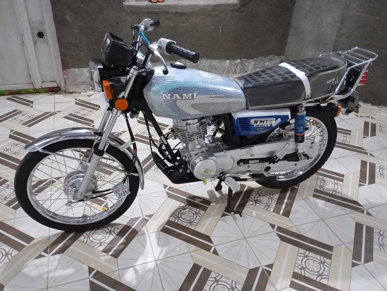 سلام عليكم دراجه للبيع ايراني 23نامه شلامجه الاصلي 
دراجه زيرو رقم ابيض بصره بسمي رقم انكليزي مكاني بصره قضاء الدير رقم الهاتف ***********
