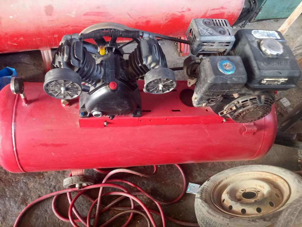 السلام عليكم كمبريسر للبيع نظيف 200لتر محرك بانزين السعر 275 مكاني زعفرانيه ***********
