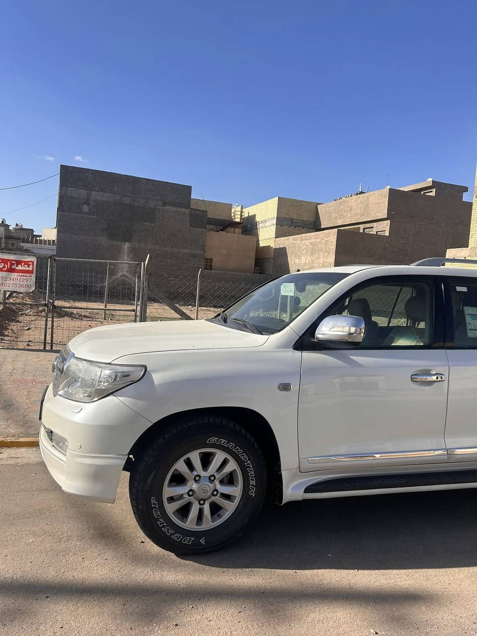 السلام عليكم لاندگروز  موديل 2011 ستينيه سونارها مرفق بالمنشور رقم بغداد 6 سلندر سياره حلوه وجديده وترايها جديد مكانها كربلاء وسعرها 288 وبيها مجال للاستفسار:- ***********
