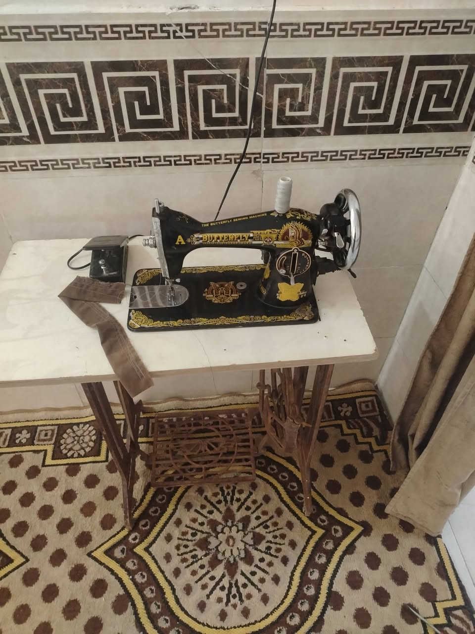 سلام عليكم مكينة خياطة للبيع هية والميز مالها الاستفسار ***********
