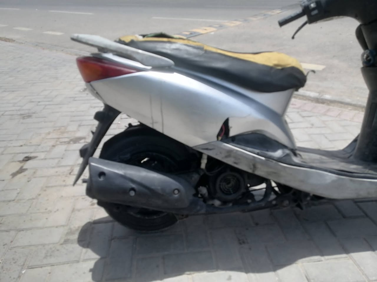 السلام عليكم دراجه بريز للبيع دراجه نظيفه كهربائيات كلها شغاله كفرات الاصليه دراجه حلوه نظيفه سعر 400 وبها مجال مكان بغداد الشعب التواصل على هذا الرقم***********
