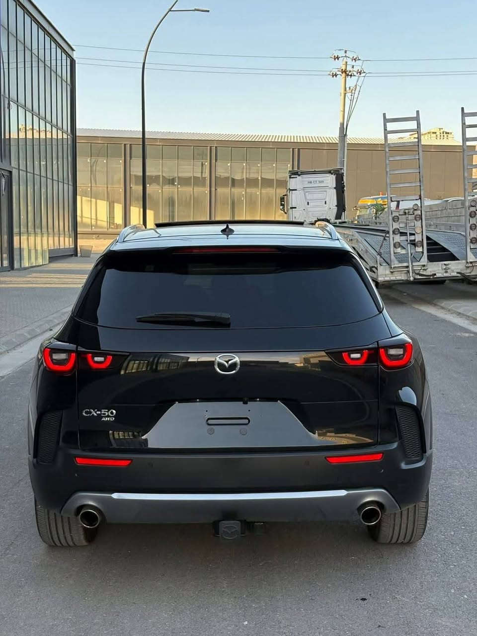 🚙✨ مازدا CX50  

⚙️ فول مواصفات  
🌌 فتحة سقف بانوراما  
🚗 دبل كلاس AWD  
🔑 مفتاح إلكتروني + بصمة أبواب + بصمة تشغيل  
📺 شاشة دشبول ديجيتال + كاميرا  
🛑 هاند بريك بصمة + أوتو هولد + أوتو ستارت + أوتو ستوب  
📡 رادار أمامي (تحديد مسار) + رادار جانبي (نقاط عمياء) + رادار خلفي (التخدير من الاصطدام)  
🪞 حساسات أمامية + جانبية + خلفية  
⚙️ أنظمة قيادة: ECO – NORMAL – SPORT – OFF-ROAD  
🪑 كشنات جلد كهربائية + تدفئة  
🎛️ تحكمات ستيرن + ستيرن دافيء  
❄️ تبريد لمس + تبريد مركزي  

📞 للتواصل: ***********  

💵 السعر: 185 وبـ يمجال  

#مازدا_CX50 #مازدا #سيارات_للبيع
