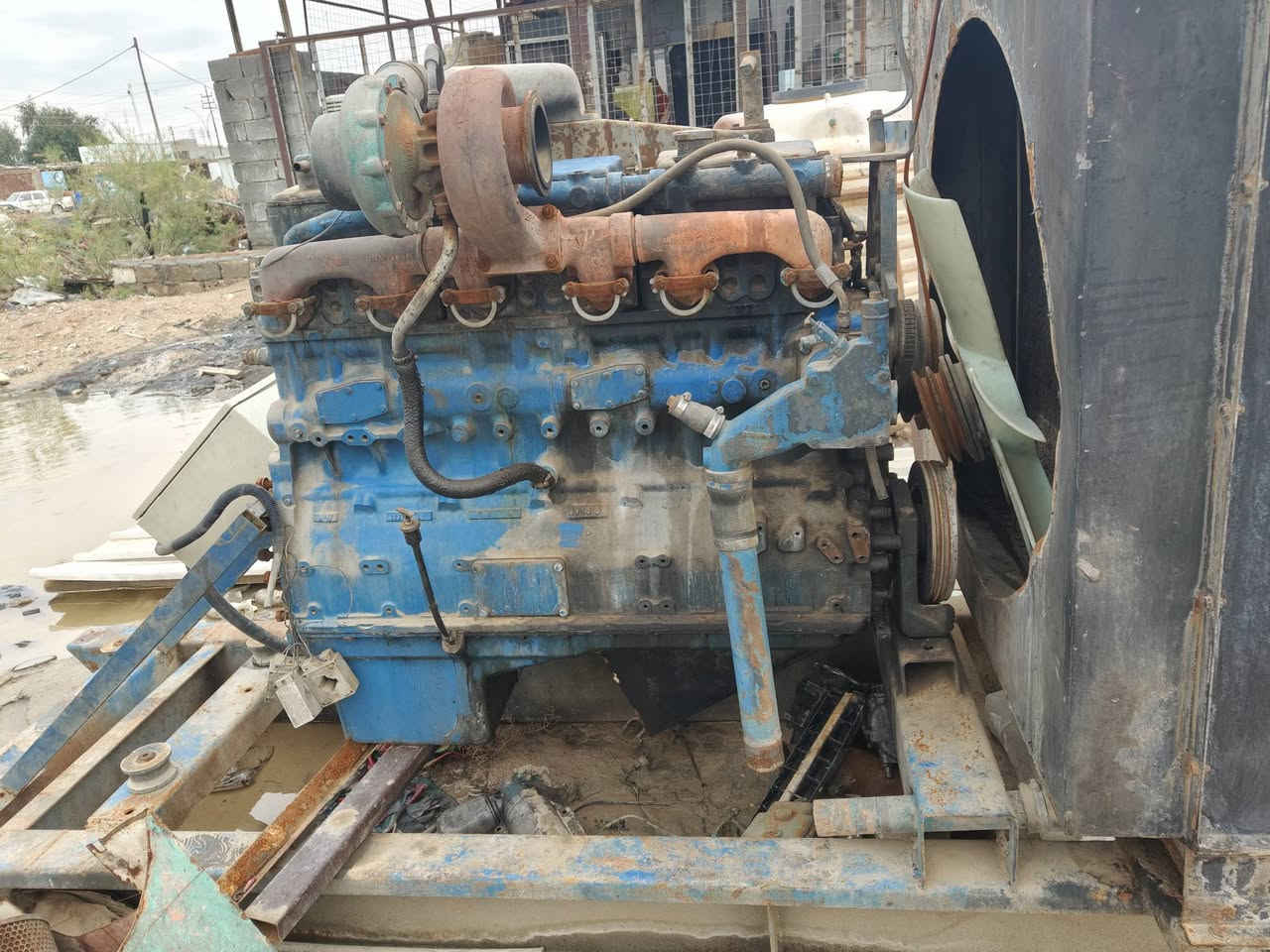 للبيع كمنز خمسه ونص مكينه وشاصي وراديتر حجم كبير ابيع هل الموجود للاتصال ***********
