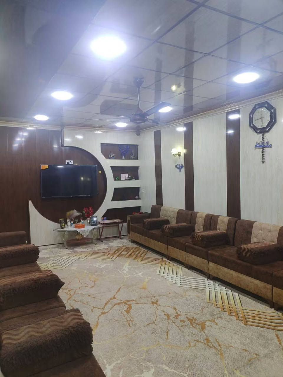 للبيع بيت طابقين ١٥٠ متر واجه ١١ واقع حال ١٦٥ طابو صرف التحرير دور الضباط الثانية قرب المدارس وجامع الأنفال الشارع العريض ١٥ متر  للاستفسار ***********
