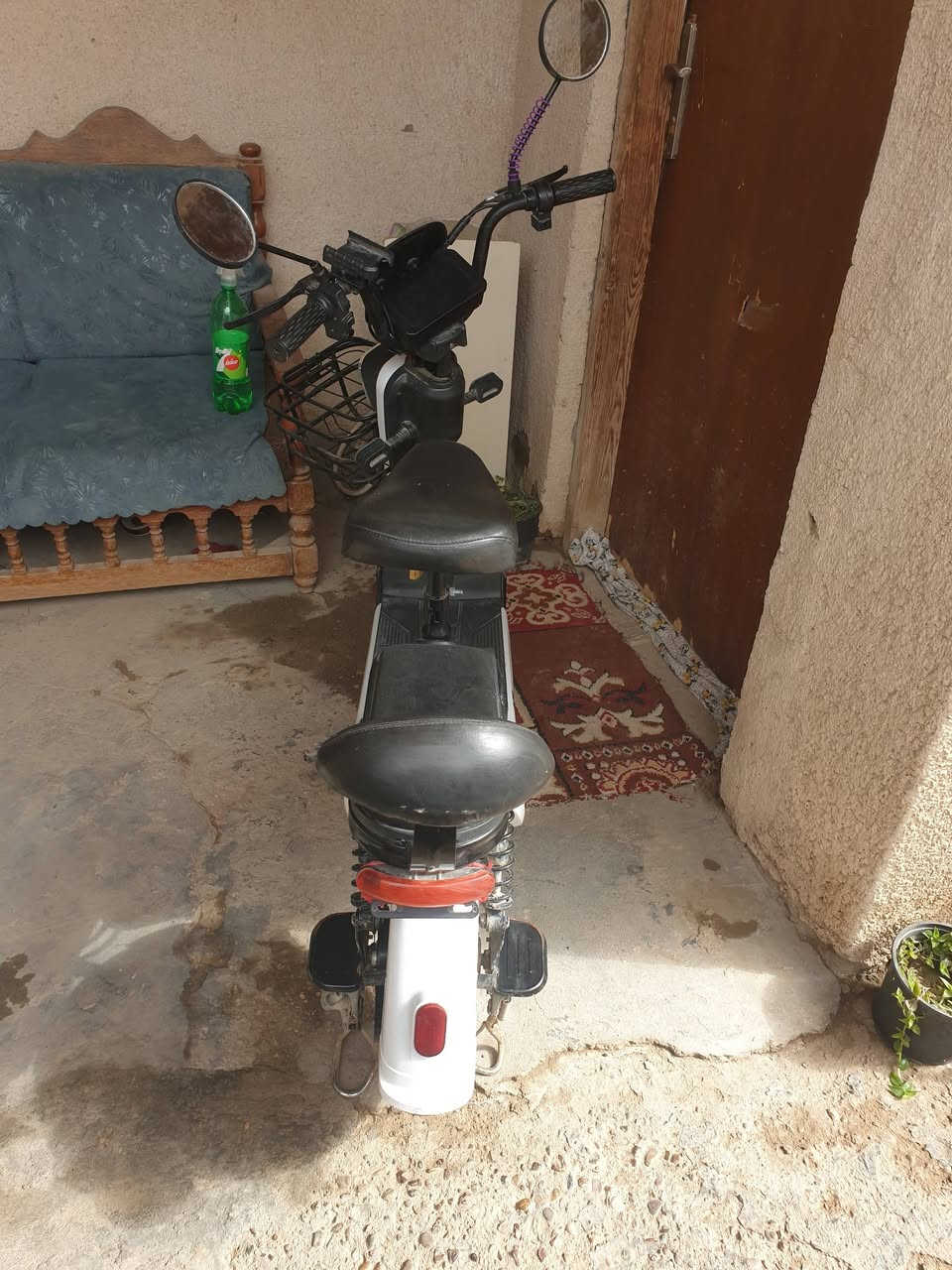 السلام عليكم دراجة شحن للبيع حجم ١٤ السعر ٢٠٠الف اوبيها مجال
المكان حي واحد اذار الاتصال ع هذا الارقام 
***********
***********
