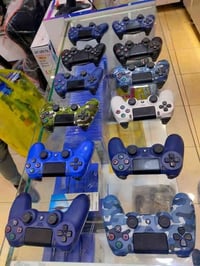 احبائي ومتابعيني توفر لدينا جويستكات   بلي4 جمله لومفرد العنوان الشطره...