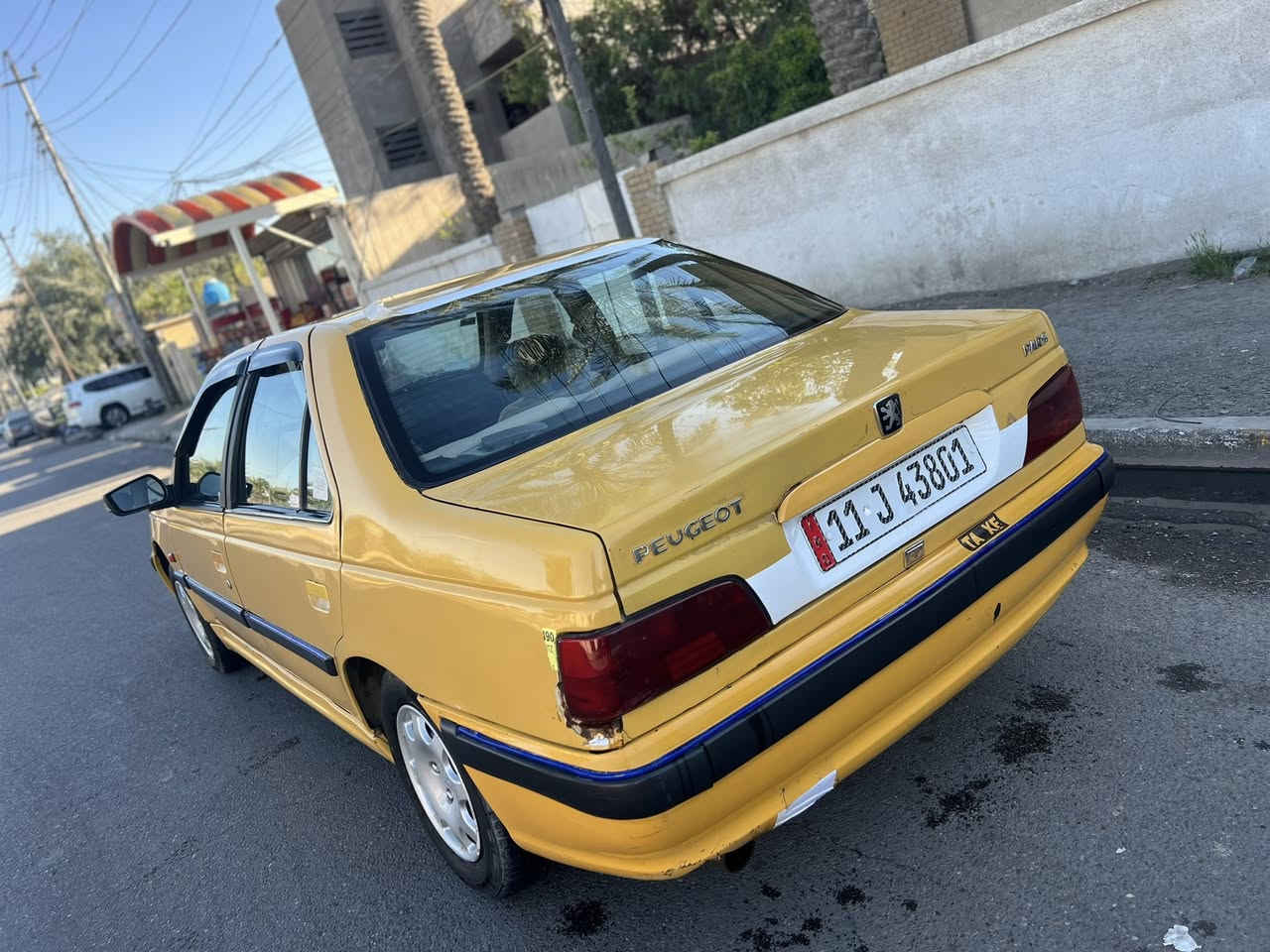 سلام عليكم بيجو بارص ٢٠١٥
سياره بيه منضومة غاز يطالي+ بانزين 
محرك خارج وداخل جديد كفاله 
تبريد ثلج ❄️ تخم تاير جديد 
رقم بغداد باسمي مشروع وطني تحويل ثاني يوم مصفره وغرامات وهيئه وهزه جديده سياره خير من الله جاهزه من كلشي 
مكان سياره بغداد رايده ٤٠ رقمي ***********
