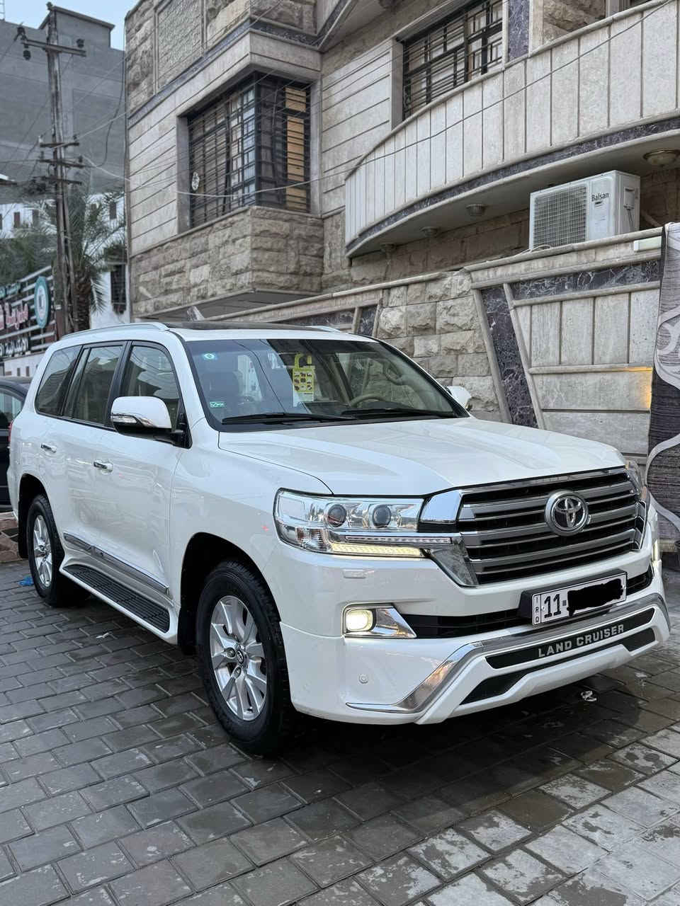 السلام عليكم
للبيع تويوتا لاندكروز 2018 بريم اصل ام الدفدي 
مكفوله كفاله عامه من قطره صبغ مغلفه bbf بالكامل ماشيه 40 حقيقي السياره جديده بمعنى الكلمه مال بيت  محرك 6سلندر 4000مواصفات فول واحد على واحد رقم بغداد الدولي الجديد بسمي شخصياً للستفسار الاتصال *********** مكاني بغداد
