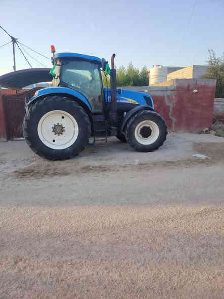 السلام عليكم نيو هلند 2008 كفاله عامه وظع شركه مع اليزر 4متر الجي الباب الاول المكينه وظع شركه محرك كير اكسلات فول عادي بدون مانع صدمه المكان واسط الصويره الاتصال *********** السعر مناسب
