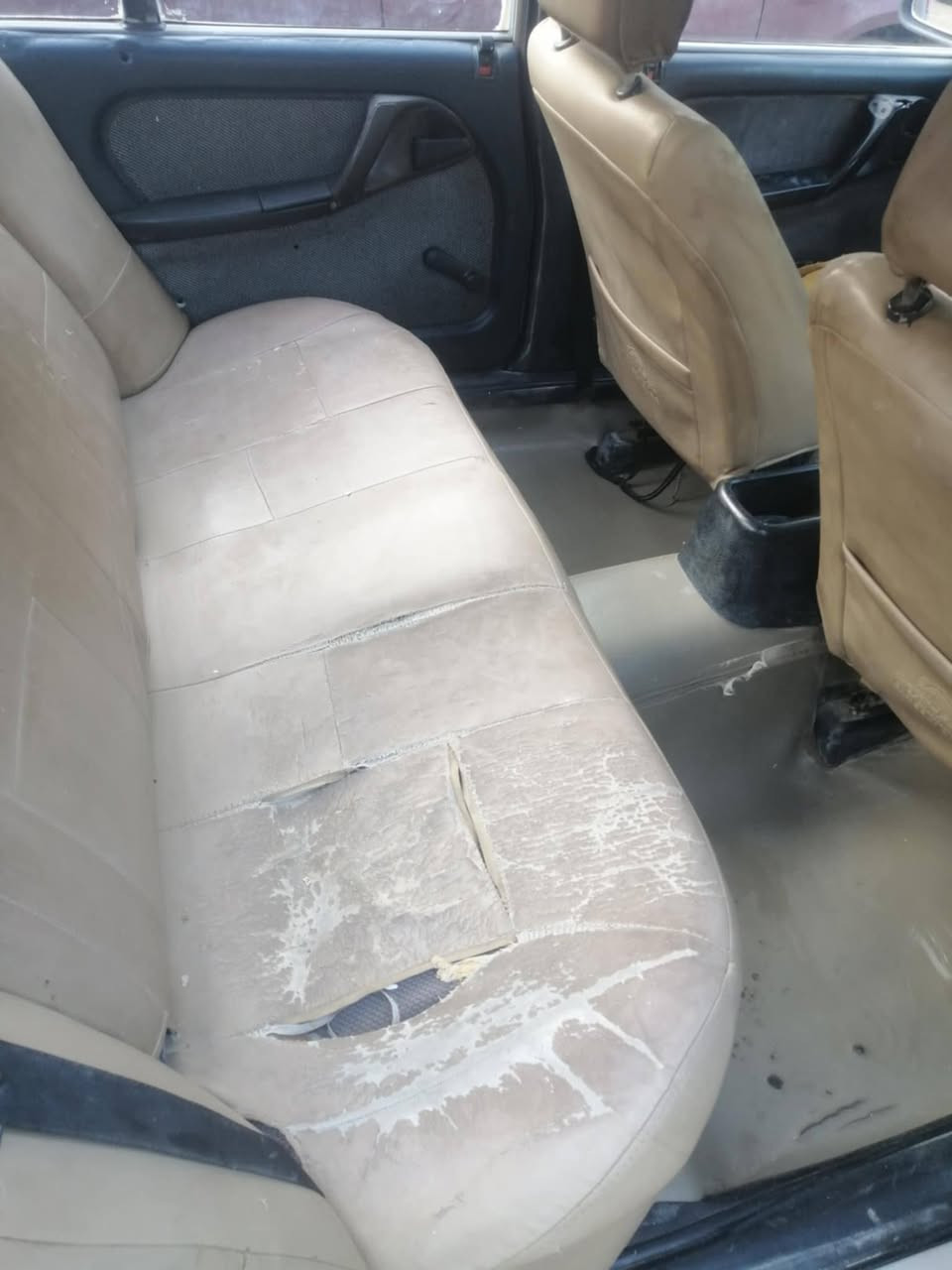 يالله سلام عليكم خوان اوبل للبيع موديل 92 مكفولة من ضربه وصبغ مكينه نضيفه كير نضيف  حداديه نضيفه كهربائيات كله شغاله تخم تايرات كلهن جدد  سياره مال جناي راعيها يريد تحويل وغرامات مصفره  ترايك وين مايعجبك سياره متعوب عليها  السعر 25 وبيها مجال مكاني كربلاء البراهميه الرقم ***********
