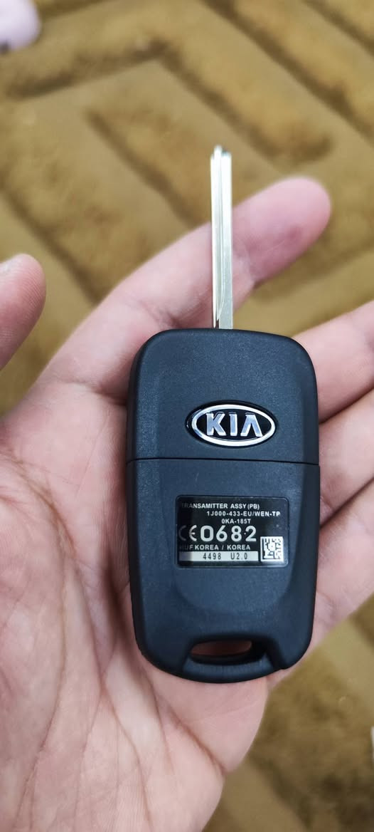 كڤر سويچ (( بدون خريطة )) المفتاح خام مامحفور قطعة جديدة السعر 5 الاف ، يوجد توصيل .


**إذا كنت صاحب هذا الإعلان وتريد حذفه لأي سبب، رجاءا أرسل رسالة إلى الدعم الفني**