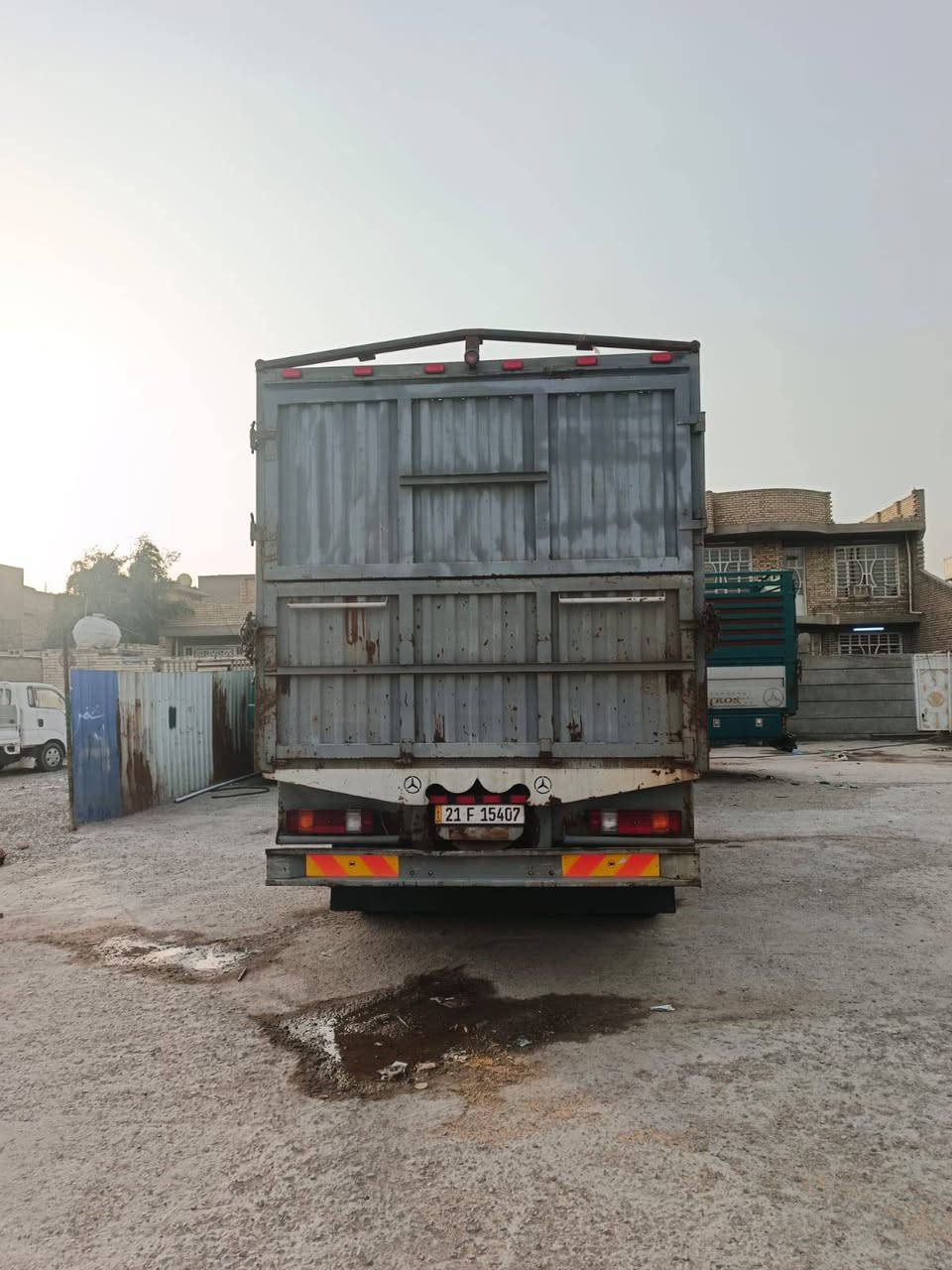 سلام عليكم بدي للبيع كامل جادر مطري  كامل مكمل بريص اربعه ونص  كول 37العرض مترتين ونص رتفاع مترتين   وتلاثين رقم الهاتف ***********
