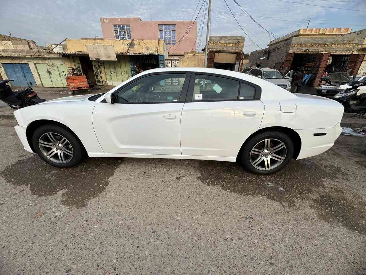 السلام عليكم جارجر موديل 2014 بغداد السياره داخله كلين بالعراق بيه تبديل بابين الصدر والخلفي اثر طخه وموجود الباب بالمنشور السياره جاهزه للاخير مال خبزه كبل للشارع الله شاهد تخم تاير صار 7 ايام باتري حداده امامي عربانه خلفيه جديده  السياره عد صاحب مصلحه واني مكلف بالنشر وهذا الرقم شعندك استفسار *********** واتساب السعر 175 وبيه مجال والسعر اذا ميعجبك شرفني بتعليق ياالله تحياتي للجميع
