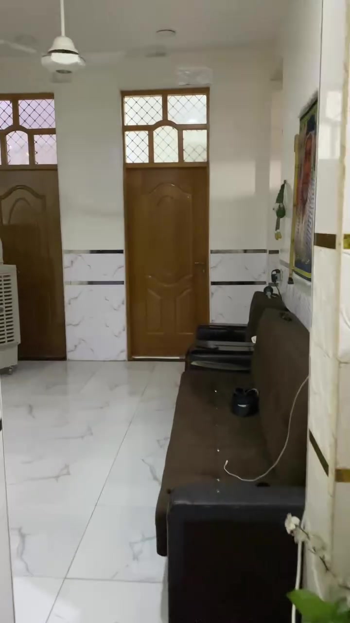 كاع مع بيت حديث البناء 🏡
📍 الموقع: طريق بغداد — خلف مدينة مدينة سيد الأوصياء للزائرين
قريبة جداً على شارع الزوار، يم سياج المدينة.

🔹 مساحة الكاع: 725 متر
🔹 البيت بمساحة 130 متر
🔹 بناء جديد وتشطيب مرتب

تفاصيل البيت:
✅ نص طابق
✅ الطابق العلوي: غرفتين كبار + درج معزول
✅ الطابق الأرضي:

غرفتين
صالة
استقبال
مطبخ
حمام
تواليت

✅ البيت سيراميك للسقف
✅ بيبان أصلية جديدة
✅ حديقة أمامية وخلفية
✅ حمام خارجي
✅ سند 25

📞 للاستفسار أكثر:
***********

🔥 موقع ممتاز وسعر مناسب للجادين
يرجى مراسلة أو اتصال للمعاينة والتفاصيل
