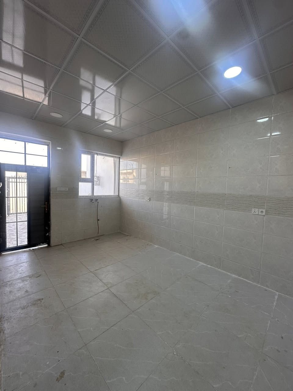 🏠 بيت 150م خلف التجاري
📍منطقة 55 
🏠 يحتوي على غرفتييين نوم و هول و استقبال و صحيات اركمكم الله داخلي و خارجي و بيتونه 
💵 السعر : 48 مليون و بي مجال 💵
📞 *********** ☎️
