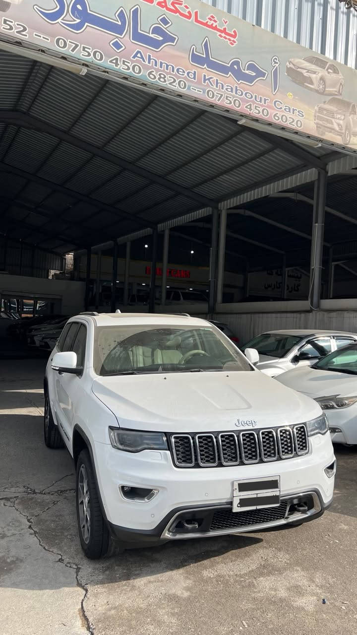 Heep chiroke 2019
جيب.  السعر 270 بيها مجال بسيط 
جراند شيروكي, Limited, 2019 خليجي وكالة هارليم
ضرر: كلين تايتل حتا دعاميات بدون صبغ
سلندر: 6 سلندر
محرک: 3.6 شرط ما مفتوح
بانوراما - الكاميرا الخلفية-بصمتين وياه - سقف بانورامي -عدسات شديتلها لايت فول - صندوق كهربائي  - كاميرا 360 - مستشعر وقوف - تدفئة المقاعد - بصمة - شاشة - مراقبة النقطة العمياء - التحكم التلقائي في درجة الحرارة - 8 وسادة هوائية - مانع الانزلاق - تدفئة مقود القيادة - أبل كاربلاي - التشغيل عن بعد - 4x4 - رادار - أوتو بارك - تحذير مغادرة المسار - التحكم الإلكتروني في الثبات - تحذير من الاصطدام الأمامي - مرايا جانبية تدفئة - خطوات جانبية - زر التشغيل

العنوان: دهوك

☎️-***********
