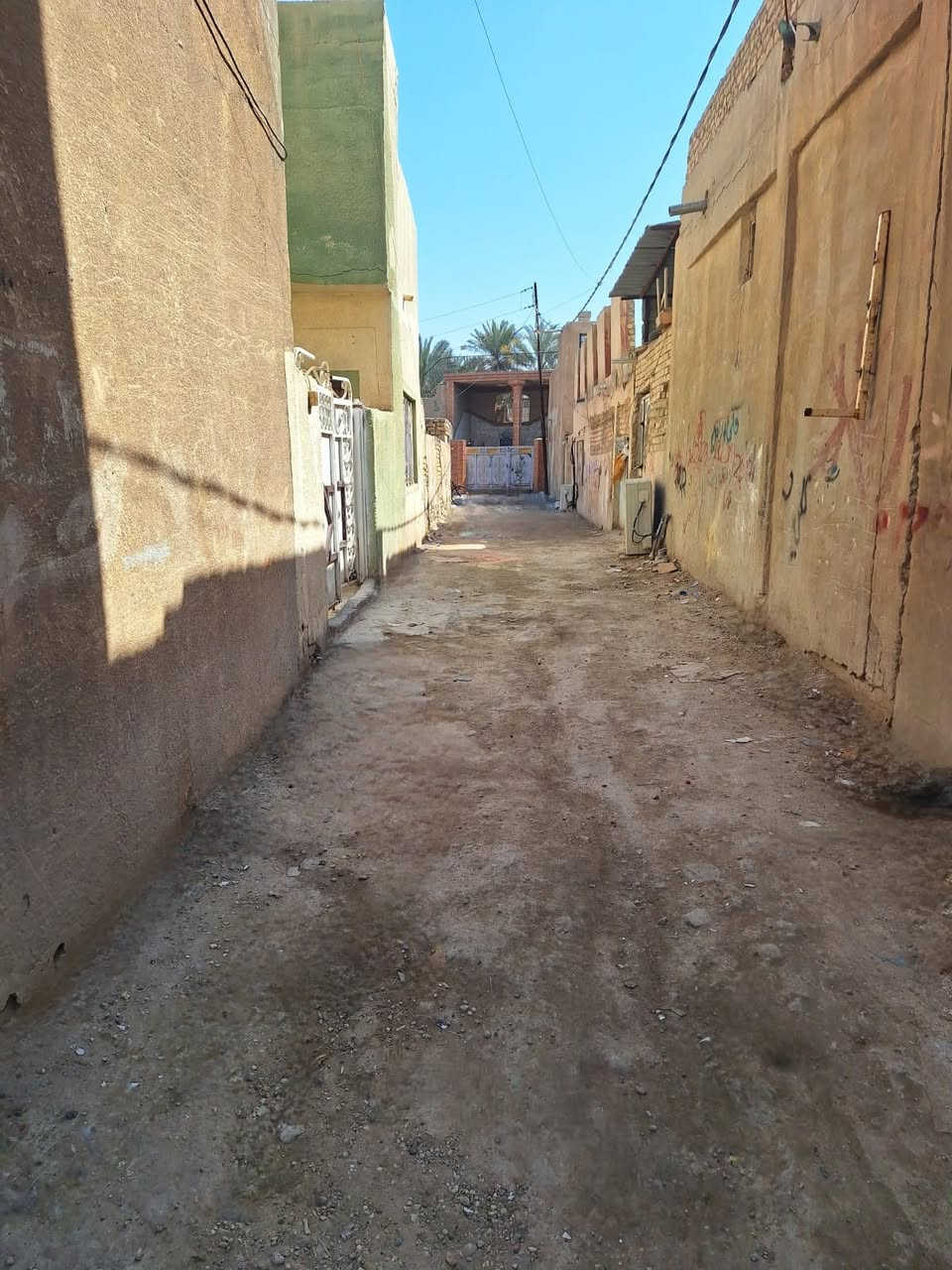 دار سكن للأيجار للأيجار ( أيجار مناسب )

عنوان الدار ( الشارع التجاري - مقابل العلوه القديمه او مقابل حسيبنية المحاويل تقريبا )

درجة عمران الدار ( متوسطه ) الدار كامل مجهز تأسيسات كهربائيه ومائيه وخزان ماء وكيزر ) 

ومولد الشارع قريب جدا 10 متر عن البيت تقريبا .

للتواصل الأتصال على الرقم ( *********** )

التواصل حصرا على رقم الموبايل فقط 

مكلف بالنشر الرجاء عدم التعليق او ارسال رساله على الفيس
