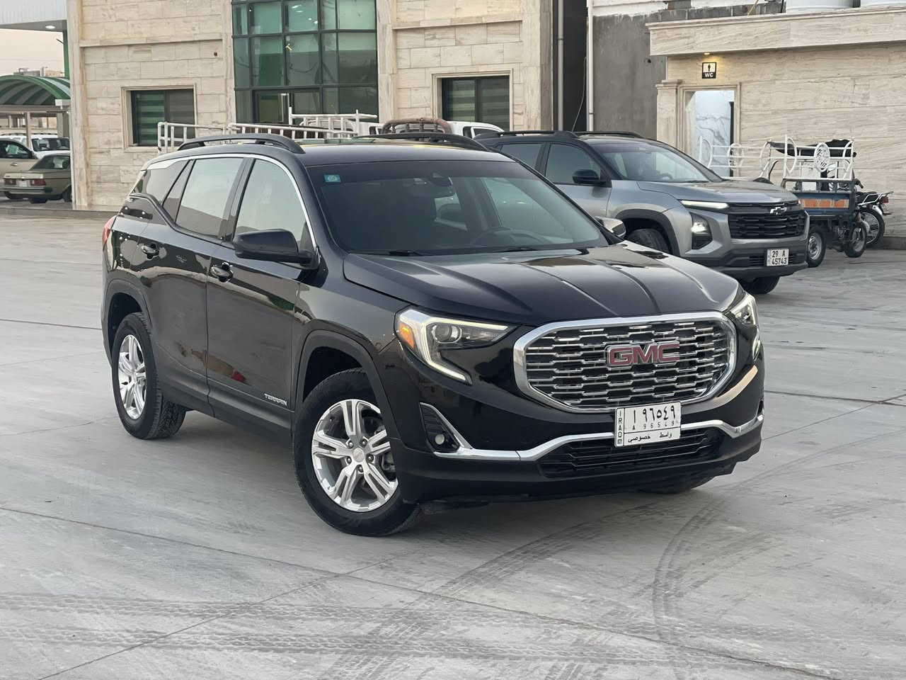 السلام عليكم
جمسي تيران موديل 2020

موصفات السياره

بصمه كشن كهرباء

جنطه كهرباء

تدفئه الكشنات

فور ويل 

محرك 1500 تيربو 

ماشيه 42 الف

حادث السياره جاملغ وبنيد

وباب الخلفي طخه خفيفه بلعراق بدراجه

مكان السياره الكوت تحويل مباشر 

السعر 158 وبيها مجال بسيط

***********
