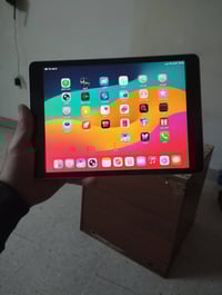 ايباد الجيل التاسع نظيف ممفتوح ولا مخدوش وياه كفر وقلم السعر 200 الف ل...