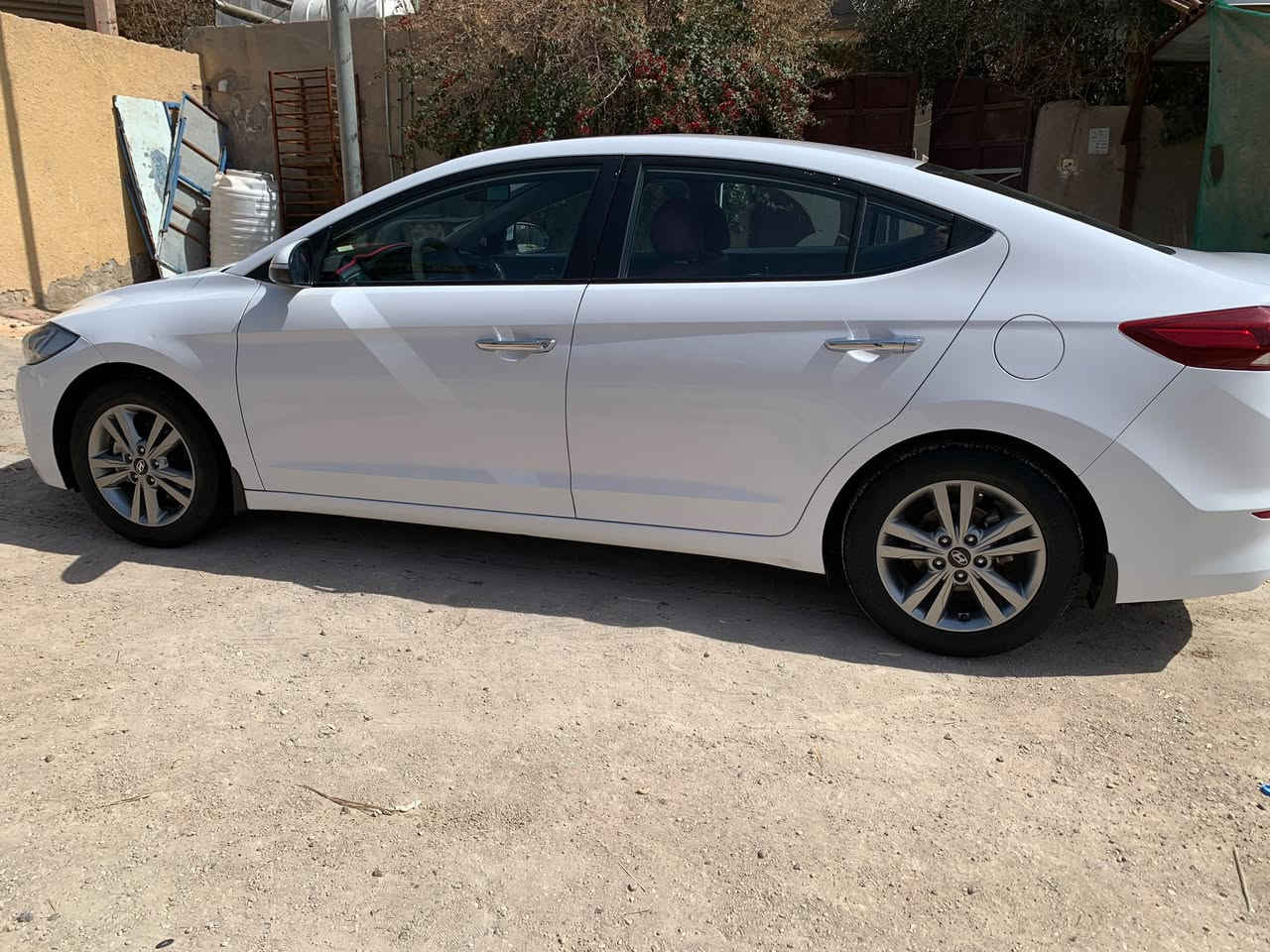 النتره خليجي كفاله من الصبغ والبارد  حتى الدعاميات
جلد +صاج +تبريد قطعتين+ شاشه كبيره 
لد امامي خلفي نهاري+  فتحه ع وضع الشركه ولا برغي مفتوح بيه لا مكينه ولا حداديه 
منضومة تبريد كامله جديده قبل 40يوم شده 
#السعر145وبيه_مجال 
*********** المكان كربلاء
