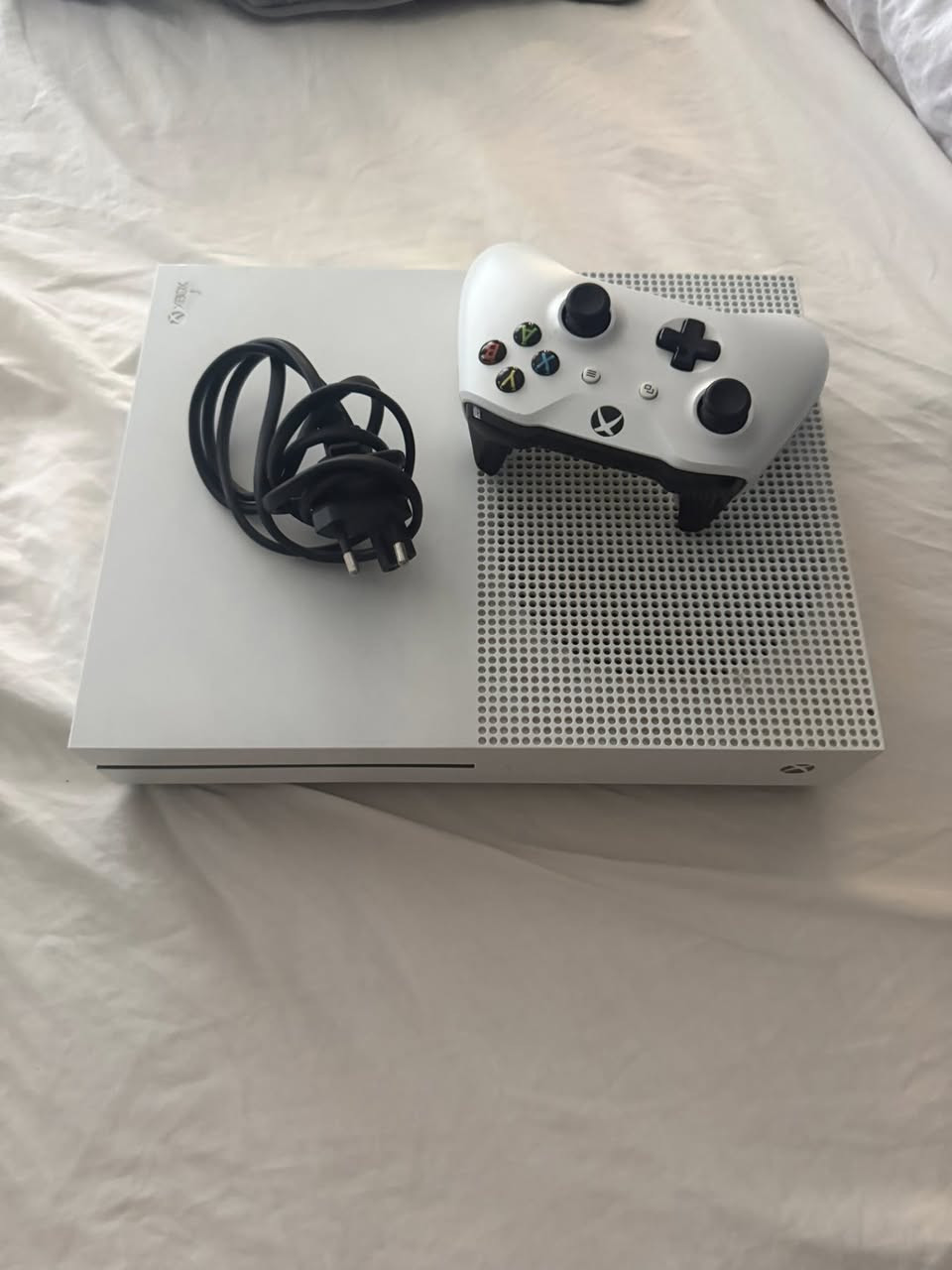 X box one s 

لون ابيضّ 
نص تيرا 
مستعمل قليل جداً 
مساحه نص تيرا 
يده واحده مع كامل الوايرات 
ممكن اعطيك معاه العاب و اكسسوارات 
سعر 180 موقع بغداد / بابل


**إذا كنت صاحب هذا الإعلان وتريد حذفه لأي سبب، رجاءا أرسل رسالة إلى الدعم الفني**