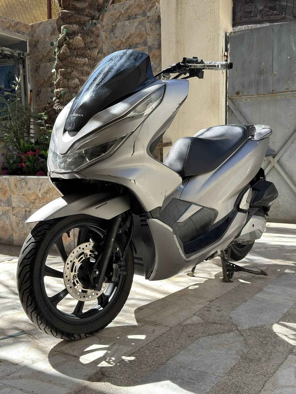 دراجه PCX جيل الثالث كوري دراجه لون مميز مكفوله كفاله عامه مكينه برغي ما مفتوح بيها مكفوله من نضوح تنقيص تبخير ماشيه 44 الف تدفئه باليدات السعر خاص مكاني بغداد الشعله للتواصل ***********
