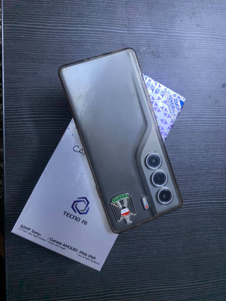 سلام عليكم ورحمة الله وبركاتة
تكنو كامون 40 5g pro للبيع
المواصفات: 
الشاشة: AMOLED قياس 6.78 إنج
دقة +FHD
معدل تحديث 144Hz
المعالج: MediaTek Dimensity 7300 Ultimate
يدعم شبكات 5G
الذاكرة: 256/12
الكاميرا الخلفية: 50MP مع مثبت بصري OIS + 8MP واسعة
الكاميرا الأمامية: 50MP
البطارية: 5200mAh
شحن سريع 45W
سماعات ستيريو مع Dolby Atmos
بصمة مدمجة داخل الشاشة وبصمة وجه 
يدعم NFC
مقاوم للماء والغبار بمعيار IP68/IP69
النظام محدث اخر اصدار 16 Android 
RAM 12+12 
لون اسود لامع 
اغراضه وياه كامله مع شاحنه وكفر والصندوق مالته 
والكارت الضمان بعده موجود اخذته بشهر 1 يوم 9 
الجهاز ما بيه شخط تفحصه بذمة وضمير وتاخذه 
السعر 350 الف وبيه مجال للتفاوض ولحد يكلي سعرك عالي لان الجهاز اذا تاخذه جديد بالكارتون سعره 410 الف 
العنوان جانب الايمن منطقة الشفاء قرب مستشفئ الجمهوري 
رقم الاتصال ***********
