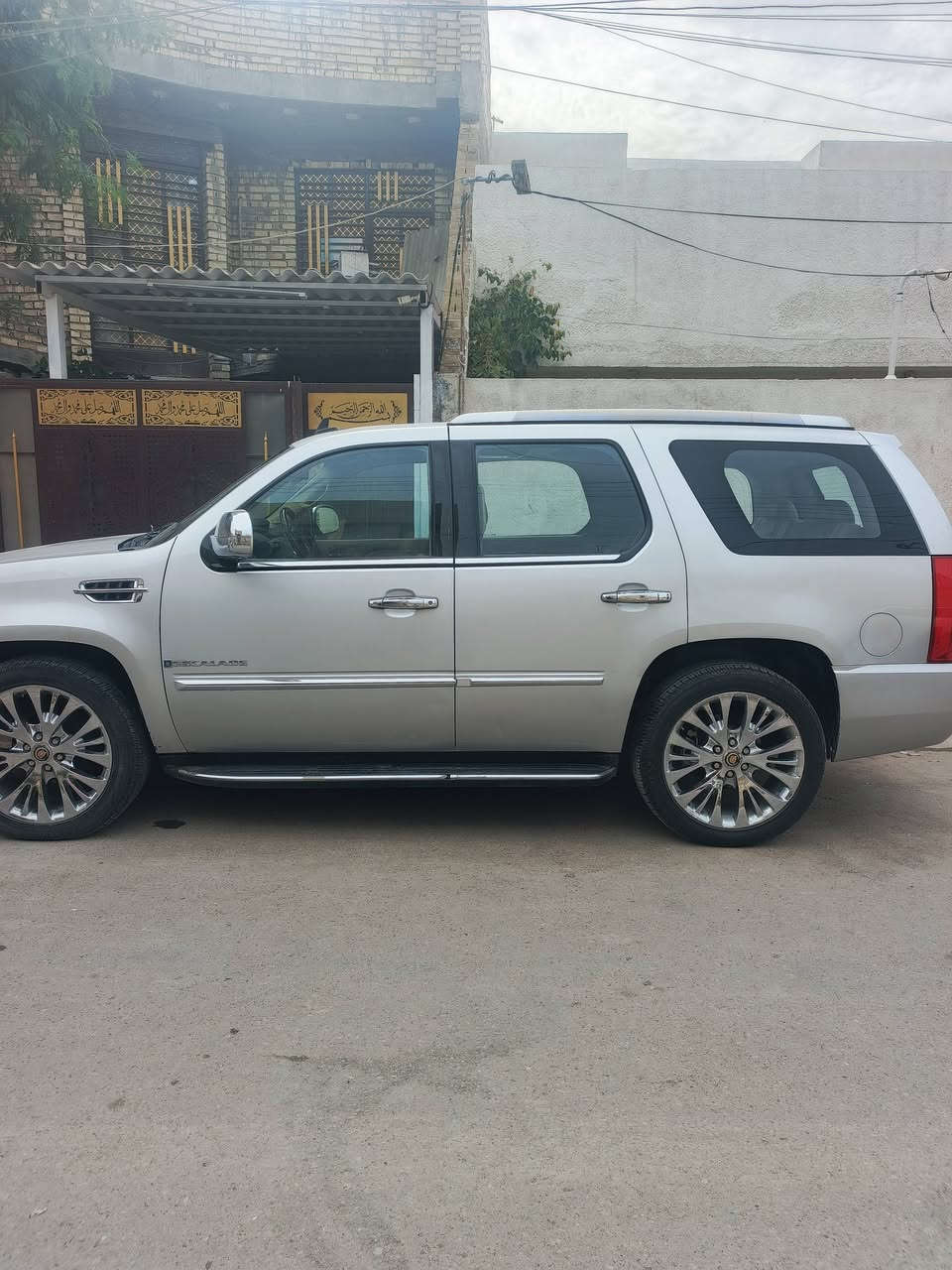 السلام عليكم كديلاك لبيع موديل 2014 فول مواصفات السيارة بسمي فورويل العنوان الزعفرانية *********** ابو فاطمة
