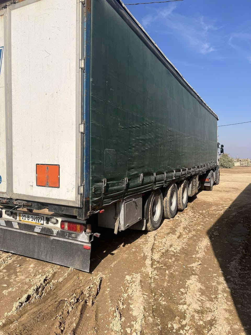 سلام عليكم سكانيه البيع موديل 2004 مكينه 380انجكتر لاتنقيص ولا تبخير سياره مكفول كفاله عامه تخم تاير راس وعربانه سياره خير من الله جاهز الشقل برقي ما نقصه مكان واسط الدبوني لاستفسار ***********
