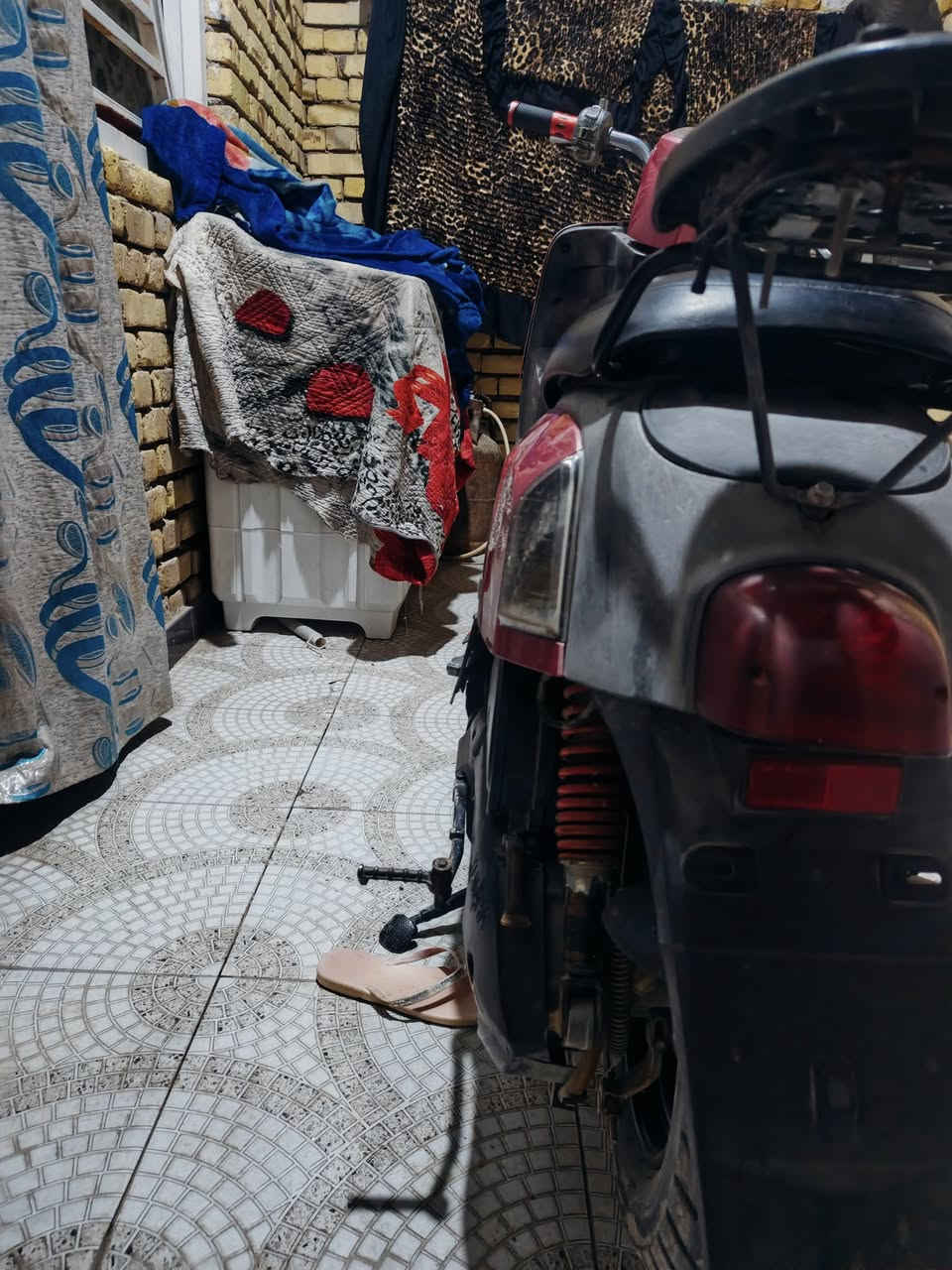 مفتوحه بوشه خمسين
كفر كدام مكسور وموجوده قطعته والقاعده مال عداد ما كاعد تلعب  كفرات تجاري كدام عينك الدراجه 
***********
