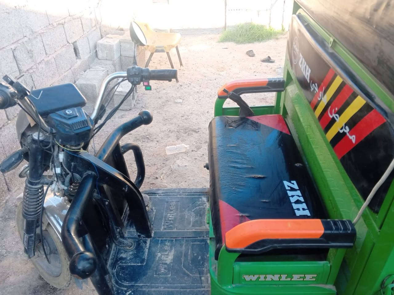 سلام عليكم ستوته شحن مال شعر بنات للبيع وباتريات 6 والمكان الشعله السعر 1400 
وبيه مجال رقم ***********
