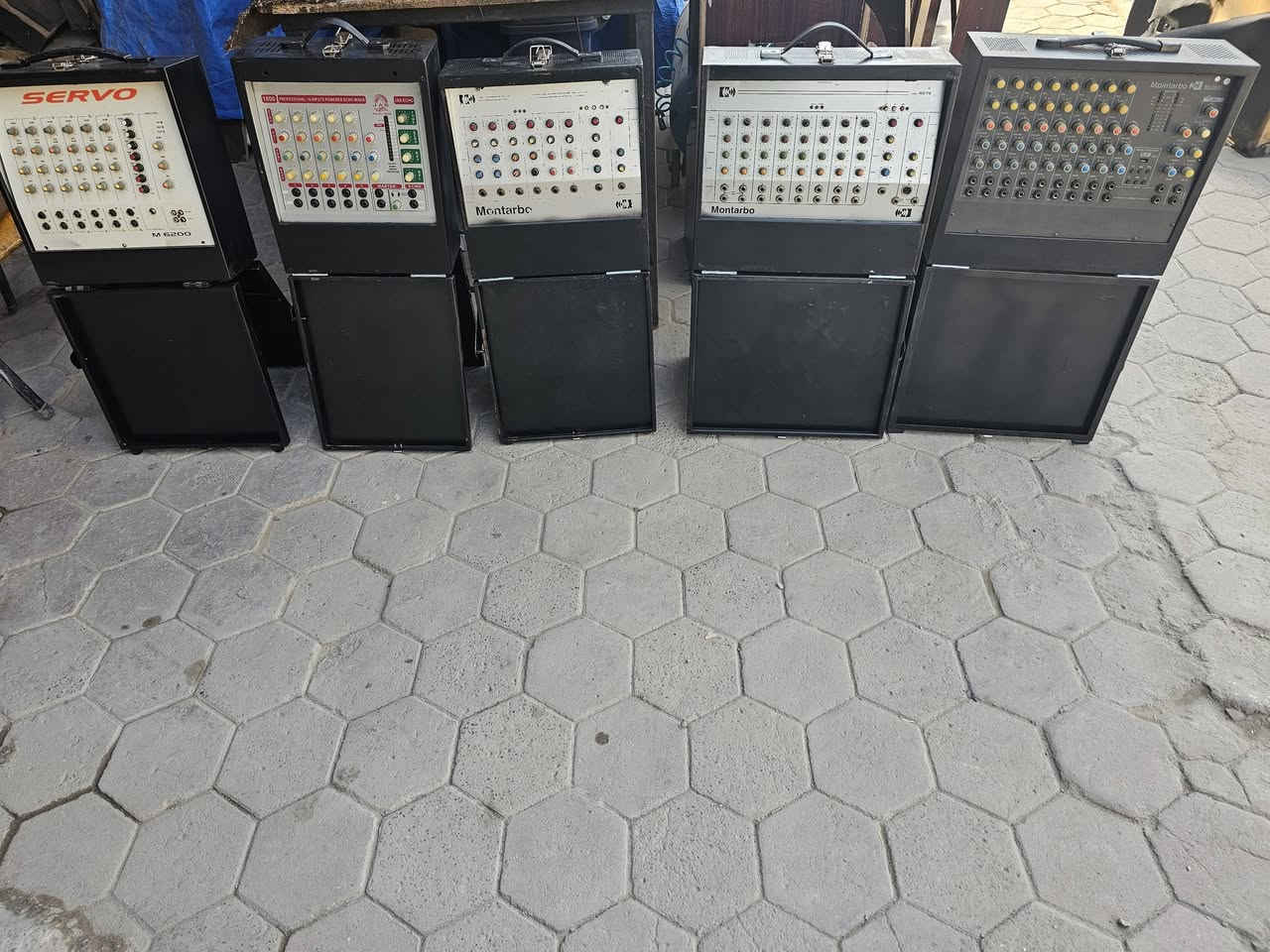 مجموعة مكاسر للبيع السعر داخل كل صورة
بغداد الحرية توصيل موجود عل فحص 
***********
