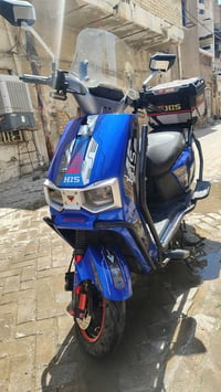 دراجه  شحن his  6 بطاريات  كلها شغاله ما بيها اي نقص  ونضافه كدام عينك...
