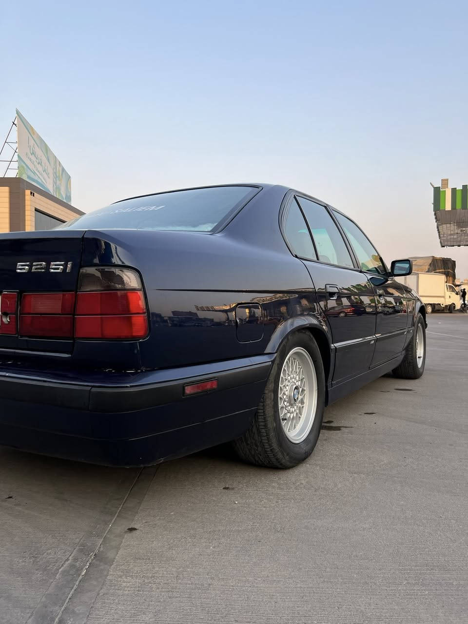 السلام عليكم بي ام 525 مسكر فانوس مديل 1992 فقط صبغ جماليه السياره بسمي فول مواصفات فتحه بالسقف جام 4 كهرباء  كشنات جلد والسياره بلاديه كهرباىيات كلها شغاله عليها منضومه زنون سوارات وناصي شمسي وعالي ثلجي مكان السياره بصره للتنويه السياره خابطه ماي ودهن ابيع على حالتها الشراي يتصل ويدلل ورقمي***********
