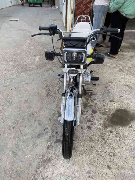 سلام عليكم للبيع سيفان 5 كير كفاله عامه اي نقص مابيه بصمه تشغيل عن بعد الدراجه اخت الزيرو ماشيه 500 فقط قبل 10 ايام طالعه من المعرض 
الموديل 2025 
السعر 850 وبيه مجال 
مكاني بغداد الشعب 
***********
