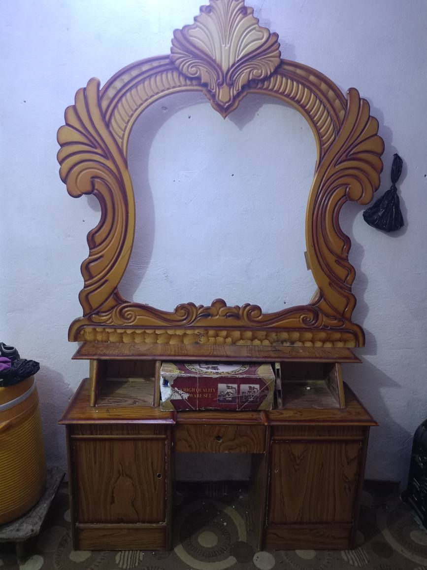 غرفه كامله السعر 400عوزه مرايه نضيف العنوان العمارات الملح مقابيل حي الخضراء قرب مدرسه رقيه الانصاري قرب فلاح المضمد *********** عمارة, ميسان
