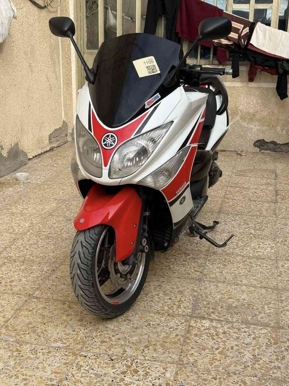 سلام عليكم تي ماكس 2011
دراجه خمسينيه 
دشبول ابيض ختم 
شلعه ومعدل الدراجه احلى من صوره مكفوله كلجات محرك 

مكان بغداد الحسينيه
***********
