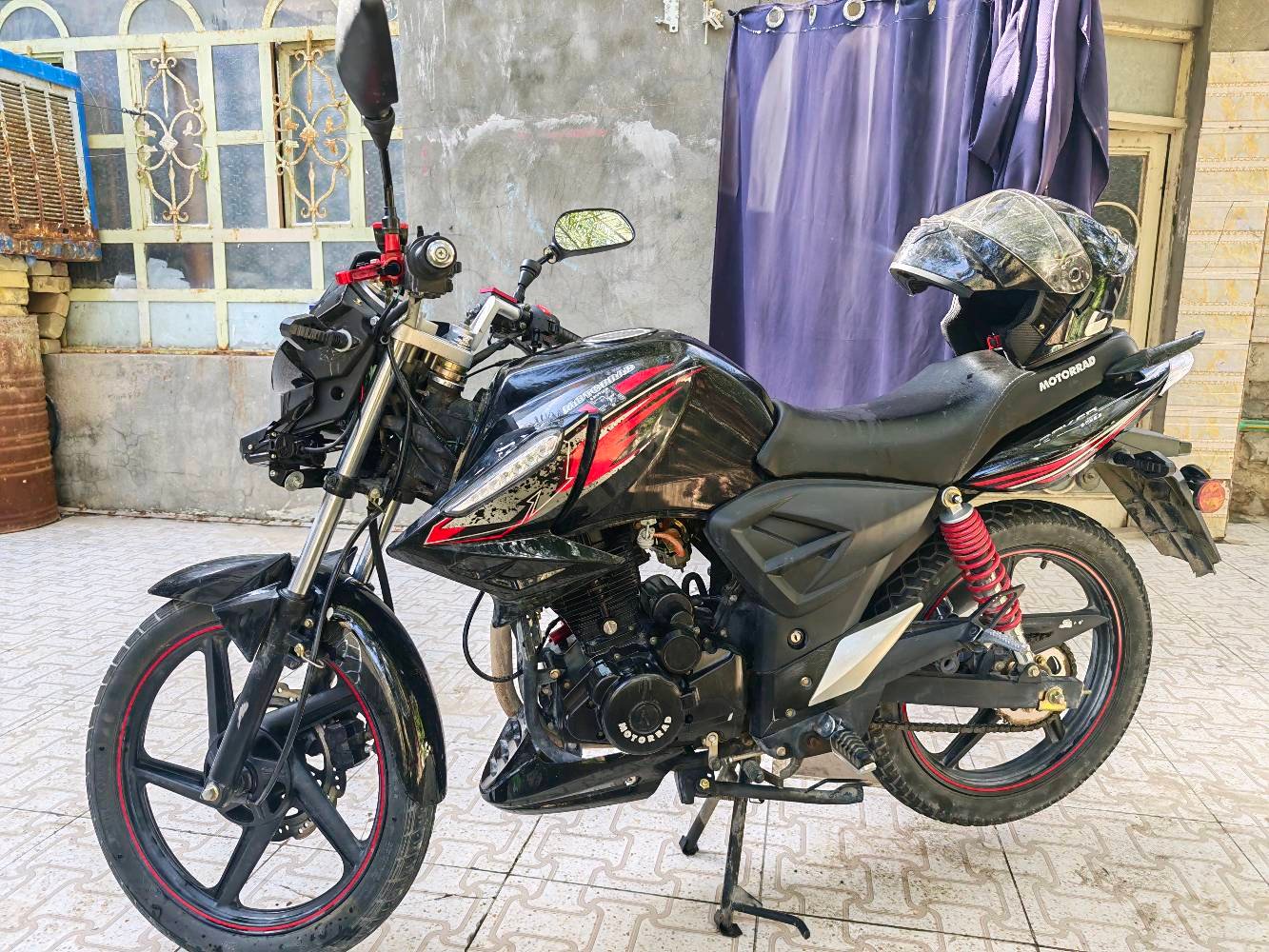 ​للبيع دراجة Motorrad موديل 2023 باللون الأسود الملكي - فول إضافات 🏍️🔥
​السلام عليكم،
دراجة موتوراد موديل 2023 للبيع، الدراجة نظيفة جداً ومتعوب عليها بالترتيب، جاهزة من ك (الصور تحكم).
​📌 المواصفات الأساسية:
​الموديل: 2023
​الممشى: 8791 كم فقط. قابل للزيادة
​المحرك: مكفول من الفتح والتجفيت، صوت ناعم وأداء درجة أولى.
​الأوراق: أصولية (وكيلها العارضي).
​🛠️ الإضافات والتعديلات (VIP):
​نظام الكلچ: محولة كلچ امبار يعني پمپ (هيدروليك)، يعني تخلص من سالفة سيم الكلچ ينكطع أو يلوحه مي ويزنجر، سلاسة وعمر أطول.
​كلچات جديدة: طرد مركزي (سحب وتعجيل يخبل).
​الإنارة الأمامية: لايت زنون قوي (عالي وناصي).
​كشافات.عدد 2 طرق خارجية: أصلية (الكشاف الواحد 3 عدسات)، بيه لد أصفر للناصي وأبيض للعالي.. ينورلك الشارع بالظلمة.
​إشارات (فلشر): إشاير شكل لكزس تنطي جمالية مميزة للدراجة.
​نظام الحماية (سكيورتي): جهاز إنذار متطور (أبو الهزاز)، الريموت بي صوت وهزاز، بمجرد واحد يطخ الدراجة السويچ بجيبك يدك ويهتز.
​تشغيل عن بعد: تكدر تشغل الدراجة من الريموت.
​💡 ملاحظة: الدراجة استخدام شخصي مو دلفري ومصروف عليها 
​💰 السعر: 1600  مليون و ستمية الف (وبيها مجال قليل للشراي).
📍 العنوان: * المكان الأول: النجف الأشرف - الكوفة.
​المكان الثاني: النجف الأشرف - شارع المدينة.
📞 للتواصل (اتصال + واتساب): ***********