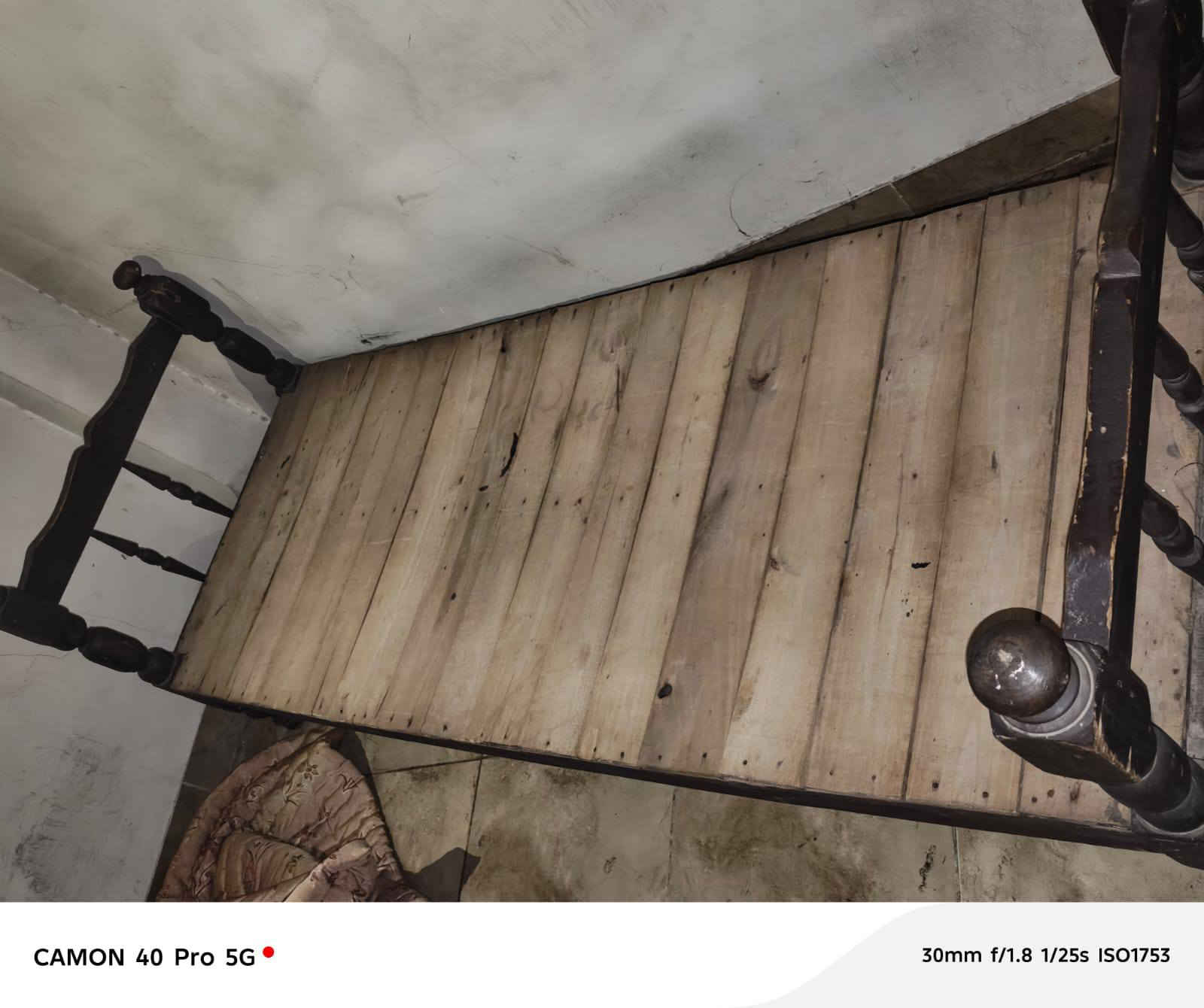 السلام عليكم تخت ابو النفر
للبيع / السعر 40 بي مجال بسيط للشراي 
العنوان الموصل حي الحدباء التواصل خاص 
او الاتصال عبر الرقم ***********
