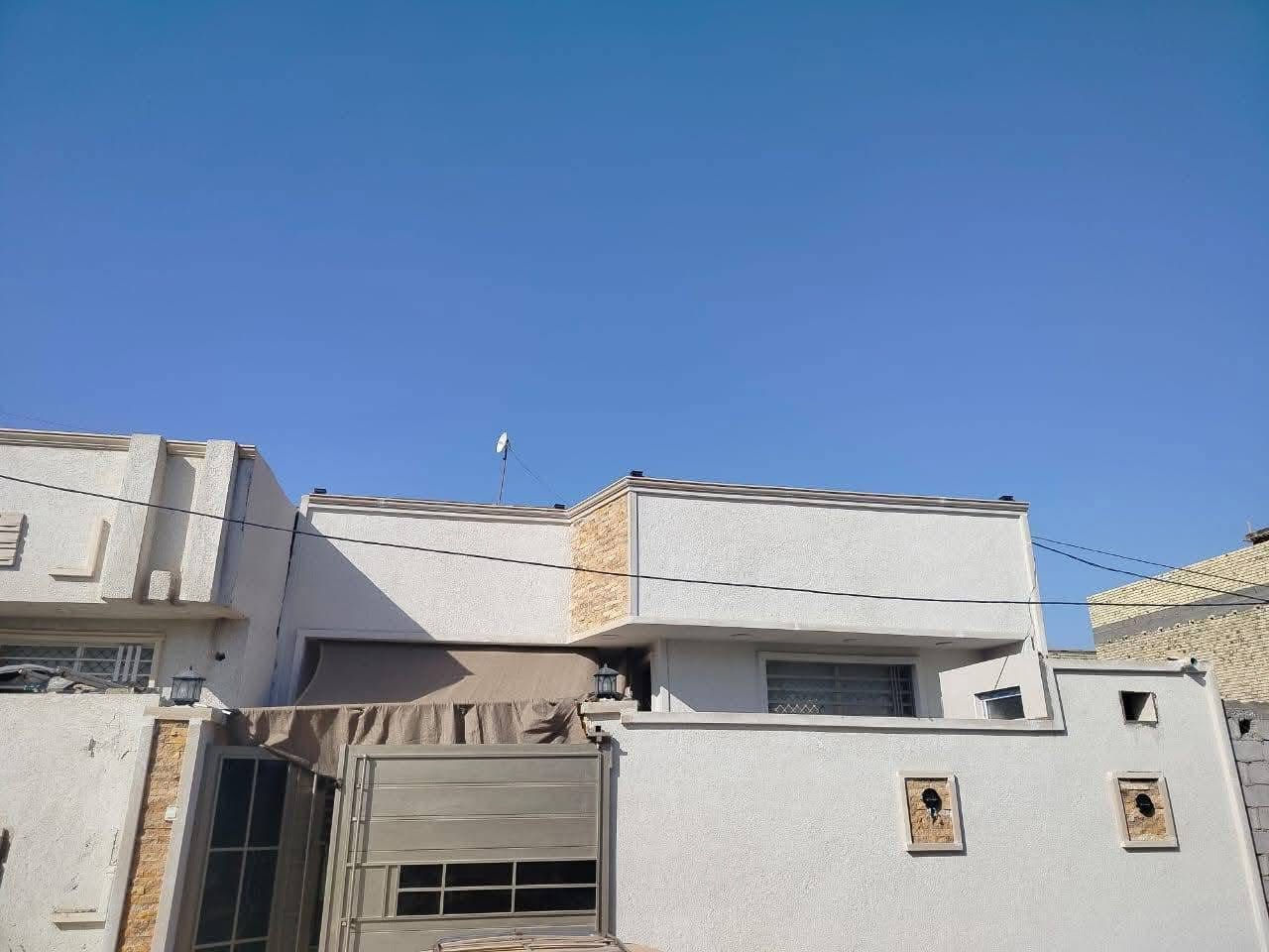 بيت للبيع حي حكيم شارع افران الهادي قرب كورنيش مساحه 180متر ثاني شارع من كورنيش بصف ركن عرض شارع 9متر طابوك كله يتكون من غرفتين نوم وصاله ومطبخ واستقبال مرقم من البلديه للاستفسار ***********او المراسله ع واتساب
