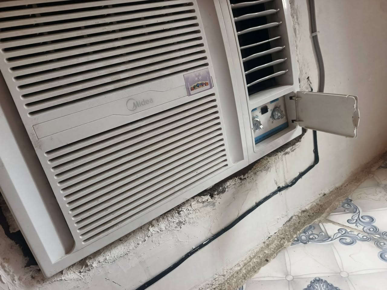 مكيف Midea تبريد تدفئة استعمال قليل كلش نضافته ١٠٠٪١٠٠ مكاني هبهب حي عطار السعر ب٣٠٠ وبي مجال قليل لشراي ‏‪***********‬‏ بي واتساب
