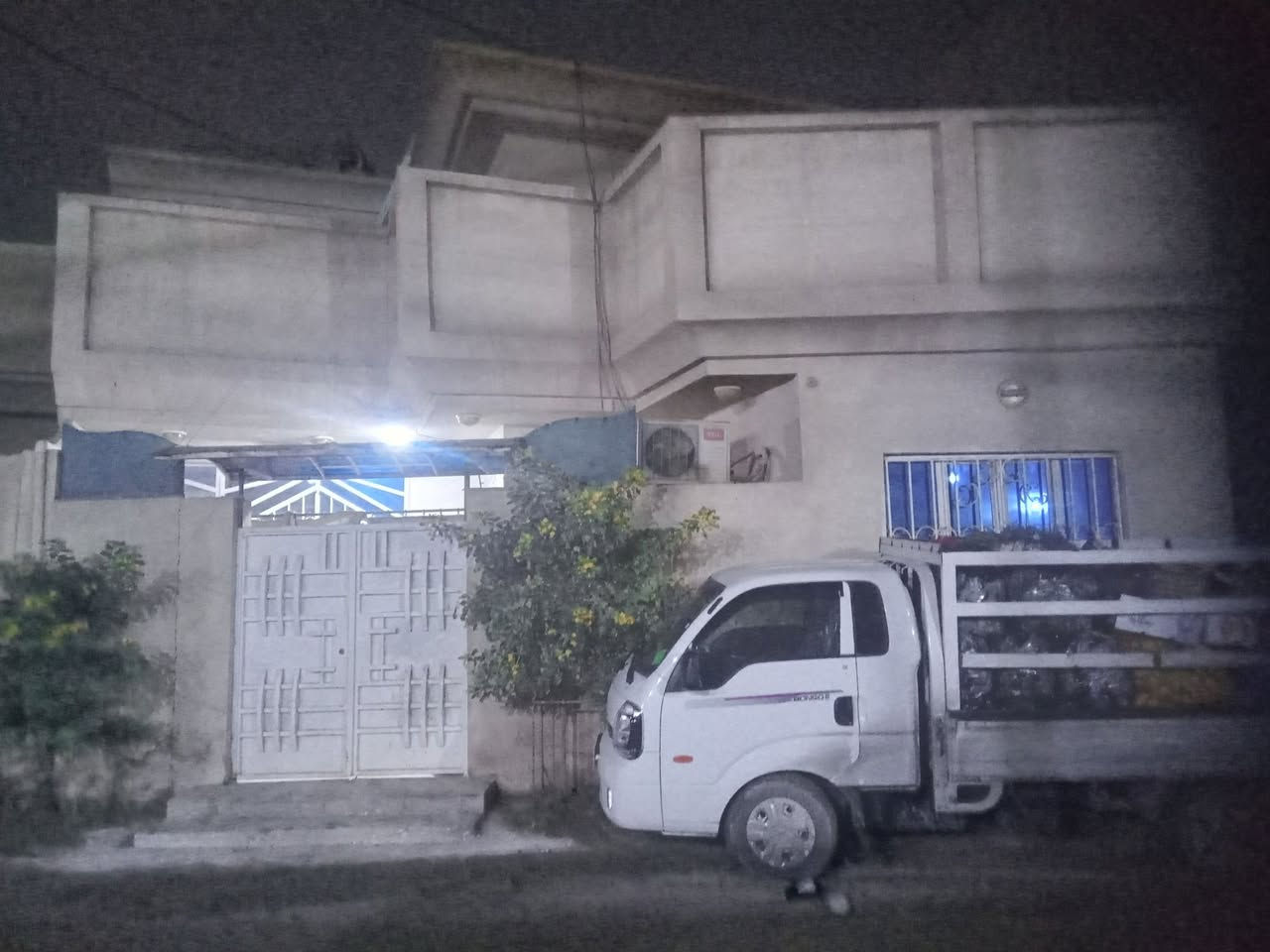 للبيع مساحه ١٠٠ مربع طريق البوبيات الحر تيل ٨٣ موقعه حلو كلشي يمه مدارس روضه مستوصف عيادات كلشي ثالث بيت عن الشارع التجاري ***********
