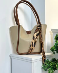 جنط نسائي/تم تكرار الموديل  سعر المفرد 12 آلاف دينار سعر الدرزن 90 ألف...