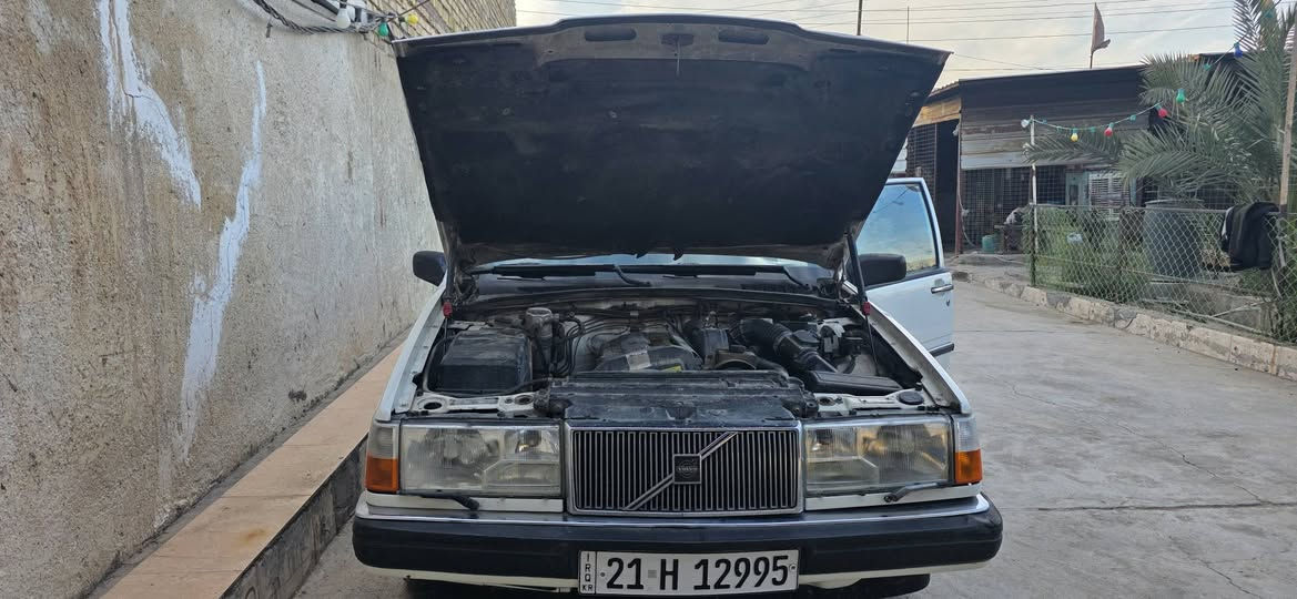 السلام عليكم 
فالفو 1991 سياره كفاله كير مكينه كفاله 
تخم تاير جديد ما بيه اي نقص من كهربائيات 
السياره جديده 
يرادله بس كمبريسر تبريد للعلم بي شوي تنفيس
*********** الميمونة, ميسان
