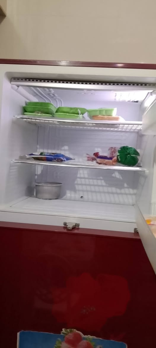 ثلاجه كبر حجم فول نضافه جديده حيل قفل 300نهايته طول مترين وشويه


**إذا كنت صاحب هذا الإعلان وتريد حذفه لأي سبب، رجاءا أرسل رسالة إلى الدعم الفني**