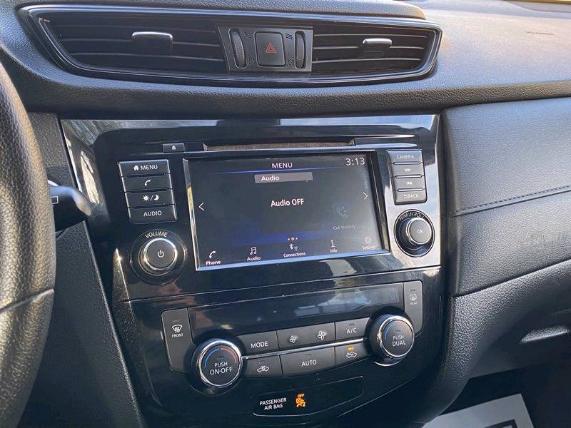 للبيع نيسان روج 2019 SV
ماشية 50،000 

المكينة 4 سلندر 2500 المرغوب 
 
الضرر بونيد مبدل + باب النفر الخلفي بيه تعديل بارد وشخط

ايرباك ستيرن مبدل اصلي 

شاصي و دواخل سليمة

المواصفات : 

بصمة + تشغيل عن بعد 

كرسي سائق كهربائي

شاشة + كاميرا خلفية 

تبريد شاشة

تدفئة مقاعد

رادار امامي وخلفي 

تحديد مسار 

نقطة عمياء 

قطعتين تبريد 

صندوق كهرب وبحركة القدم 

اشارة وهيتر بالمراية 

ليد نهاري + كشاف ضباب 

تحديد مسار + تحكمات ستيرن 

مثبت سرعة 

وضعيات قيادة سبورت + ايكو  + نورمال 

طخم تاير جديد

كوبون بانزين 

السعر بيه مجال 

*********** واتساب
*********** اتصال
ما هو موديل وسنة صنع السيارة؟: 
2019
ما هو سعر السيارة المعروض؟: 
159$
أين موقع السيارة للتفحص أو الشراء؟: 
الموصل - معرض رماح الموصل ( شارع الوسط ) 
هل هناك صيانة أو تصليحات يجب القيام بها؟: 
لا 