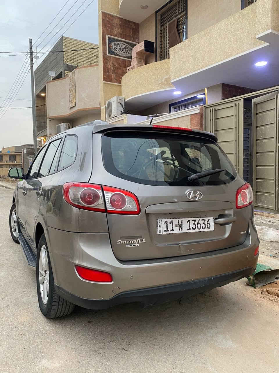 السلام عليكم 
سياره سنتافسه 2012 رقم وسنويه جديد باسمي صار يومين من طلعتها يعني 2031 سنويه تنتهي سياره مكينه جديده ناقصها حداديه بيع مستعجل ***********
