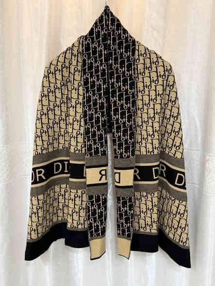 بنات جدا اعتذر...  الوجبه الأولى خلصت معضمها فما ثبتت بعد حجوزات بين ما اصور الوجبه الثانيه
.
لمحبات الالوان الشتائي _البيج والجوزي وفرتلكم هالتشكيله الرائعه من سكارفات الكتف التركيه 
((الاصلي ابو طبقتين)) 
.
الابعاد 60*170
.
السعر 12.000
.
بنات الي متكَدر تراسلني عالماسنجر
#للحجز مراسلتنا واتساب ***********
